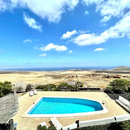 Bonito apartamento C con Wifi y estupenda vista a Océano y Piscina Uga