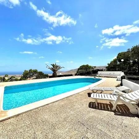 Bonito apartamento C con Wifi y estupenda vista a Océano y Piscina * Uga