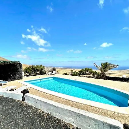 Bonito apartamento C con Wifi y estupenda vista a Océano y Piscina Uga